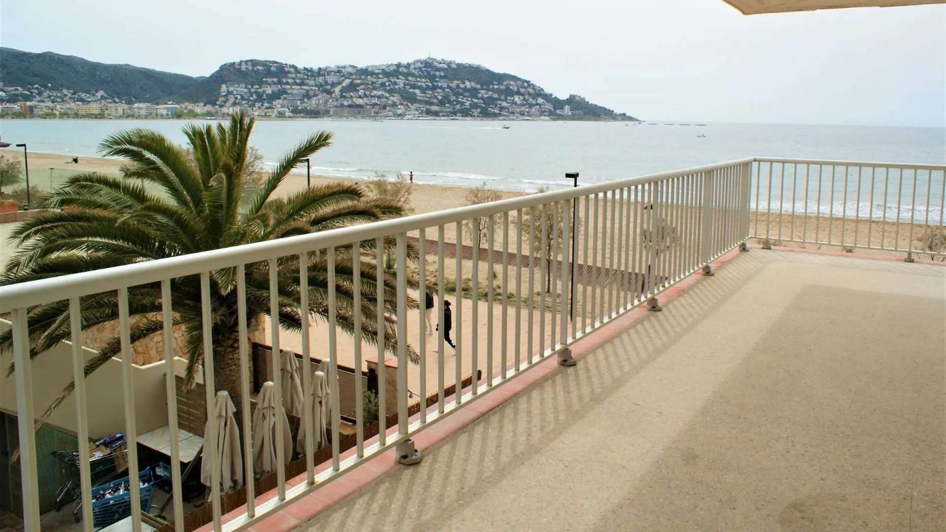 Appartement Apartamento En Primera Linea De Mar, Roses Av-06 Espagne