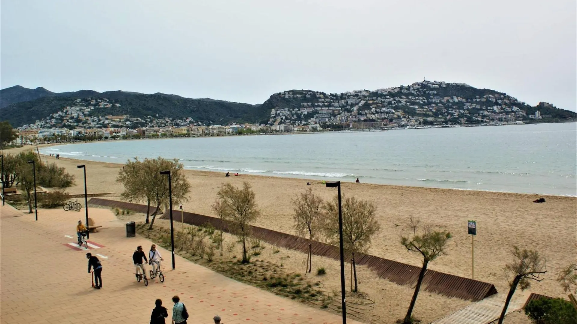 Appartement Apartamento En Primera Linea De Mar, Roses Av-06 Espagne